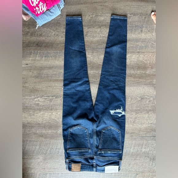 Brand new American eagle jeans size 0, never worn in brand new condition - Picture 2 of 2